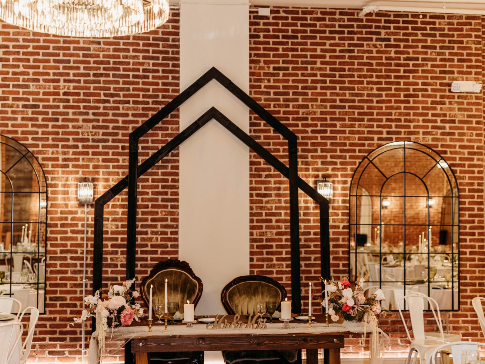 the venue event space_Bride and Groom table